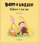 Bom og Lassen fisker i en sø