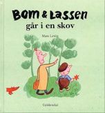 Bom og Lassen går i en skov